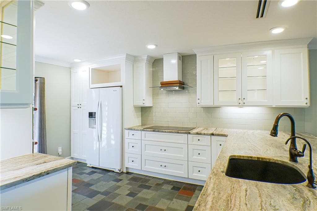 112 pinebrook DR, FORT MYERS FL 33907-1