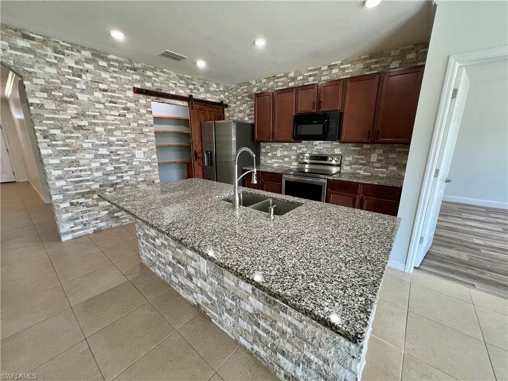 10293 Silver Pond LN, LEHIGH ACRES FL 33936-13