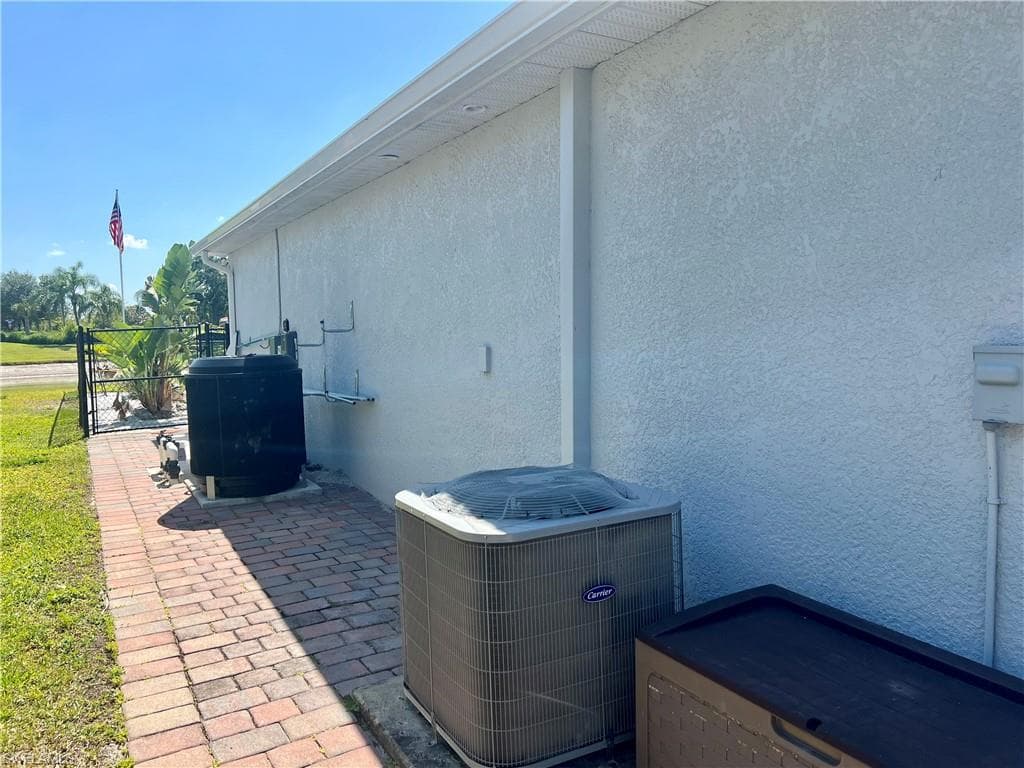 10293 Silver Pond LN, LEHIGH ACRES FL 33936-39