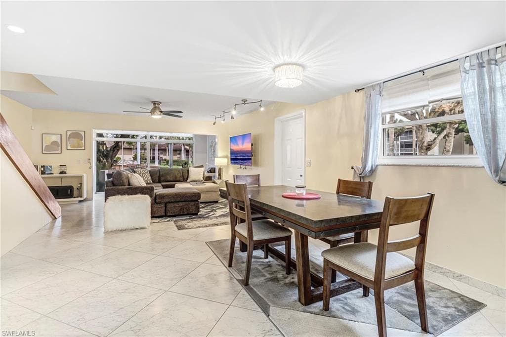 185 Cypress WAY E A106-11