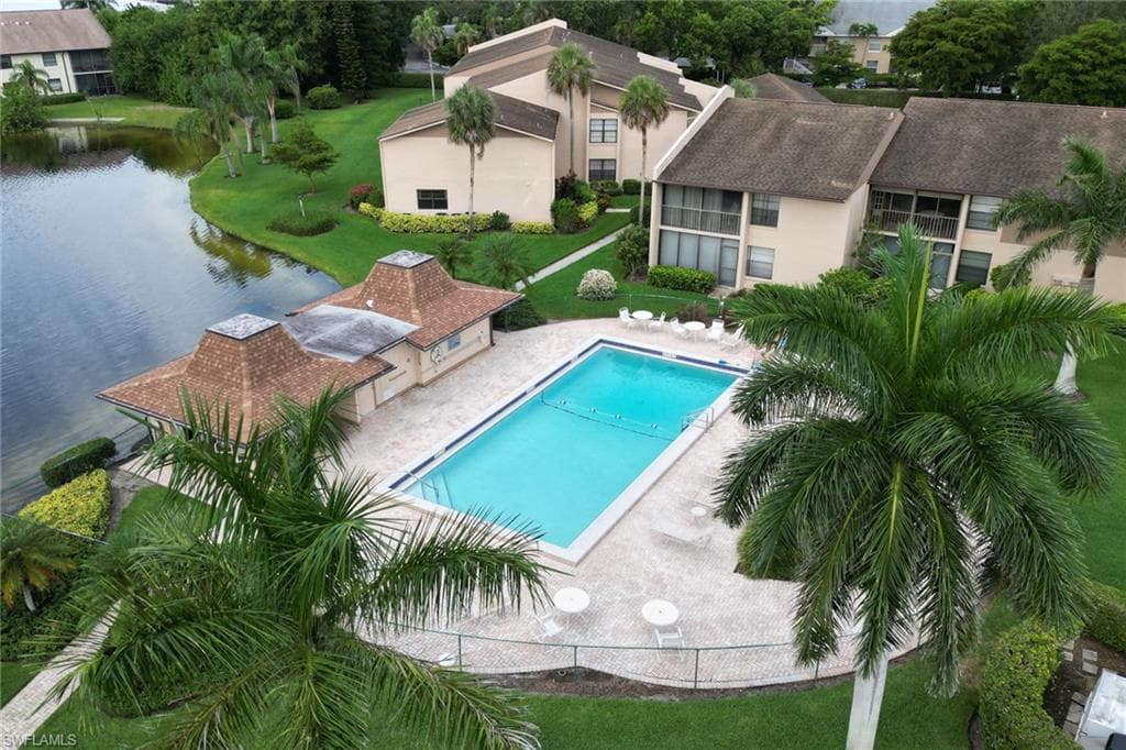 185 Cypress WAY E A106-25