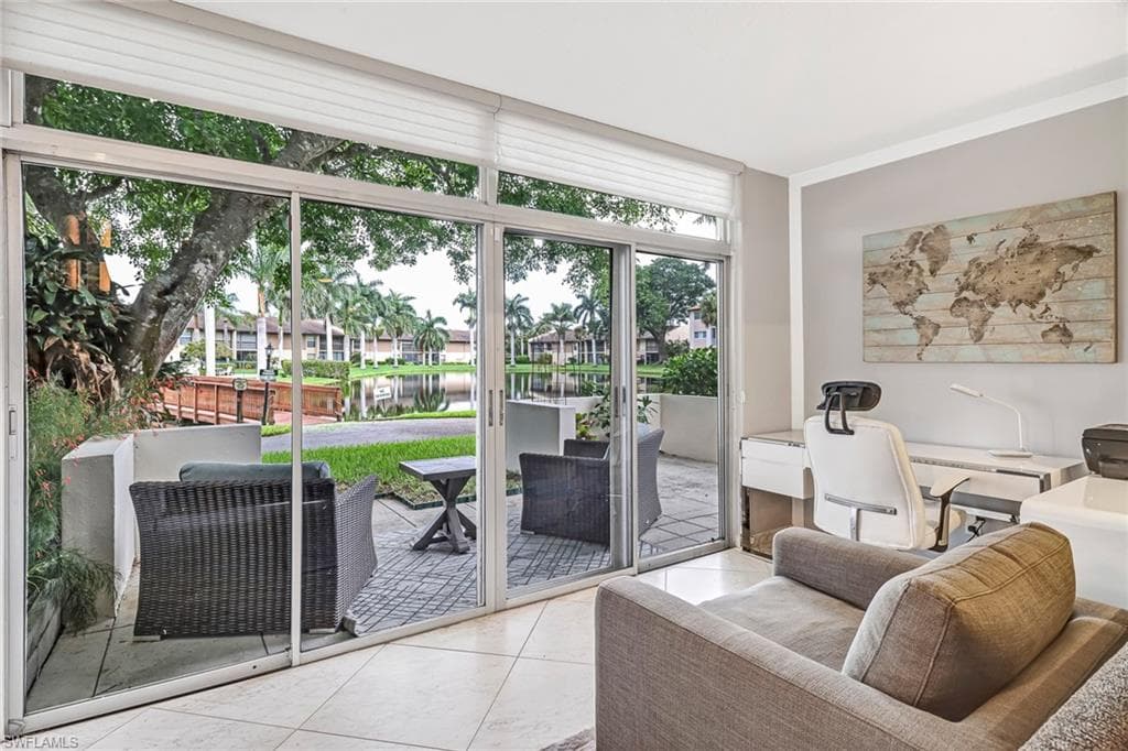185 Cypress WAY E A106-21