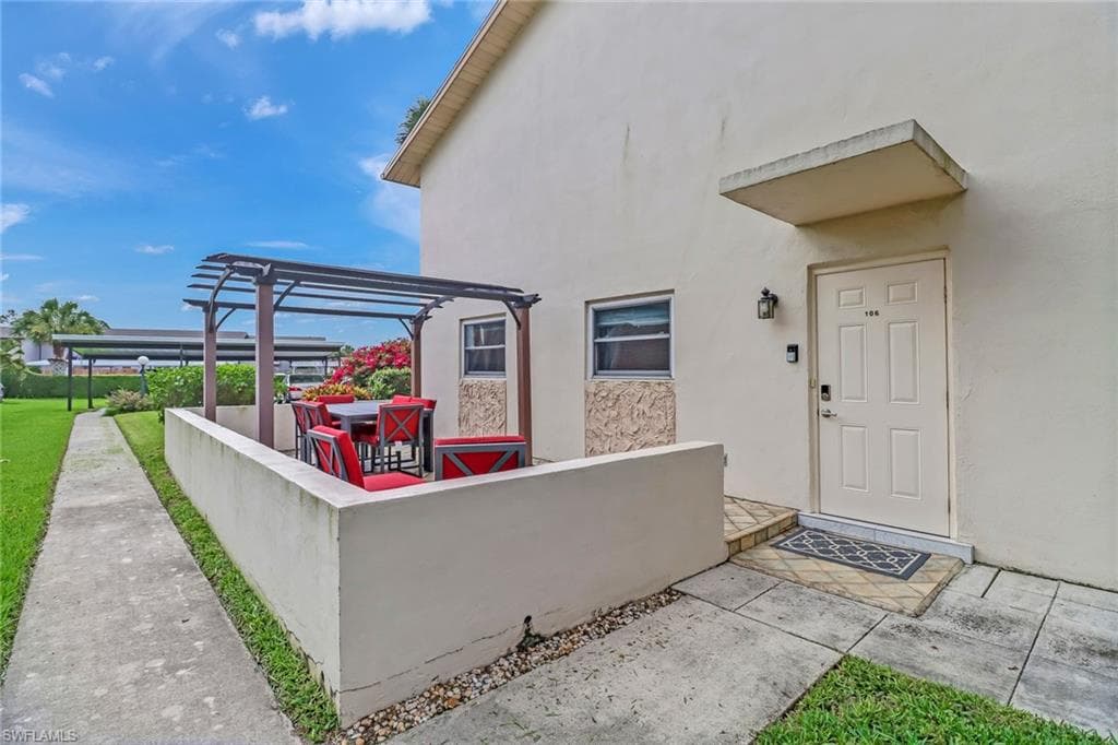 185 Cypress WAY E A106-6