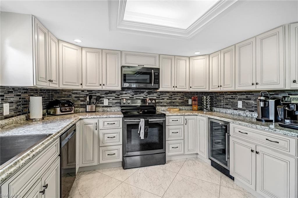 185 Cypress WAY E A106-19