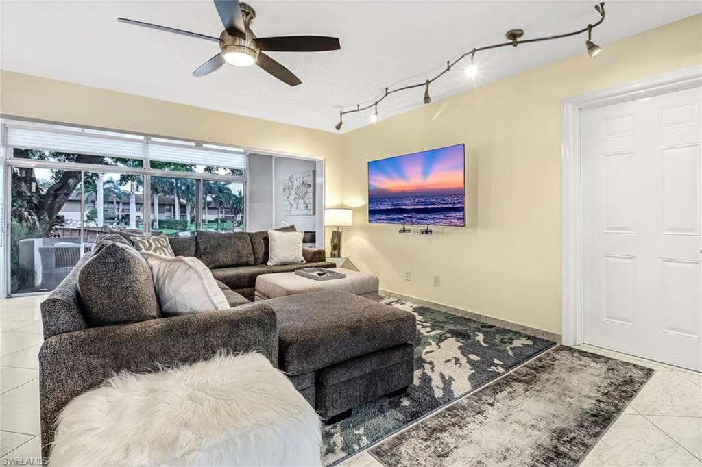 185 Cypress WAY E A106-8
