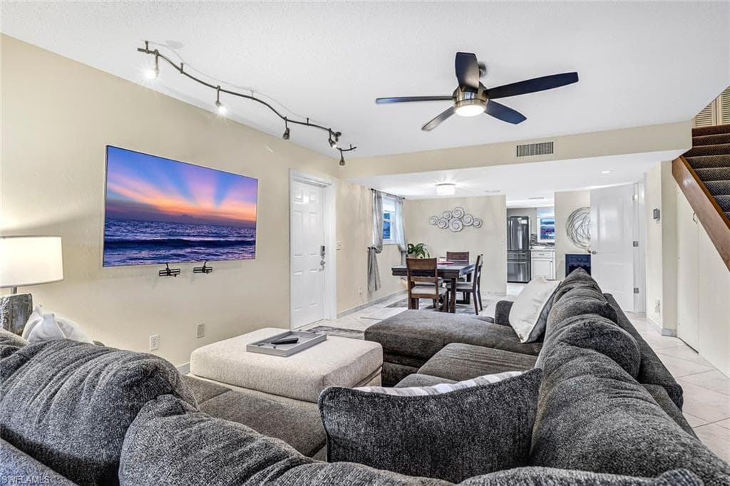 185 Cypress WAY E A106-9