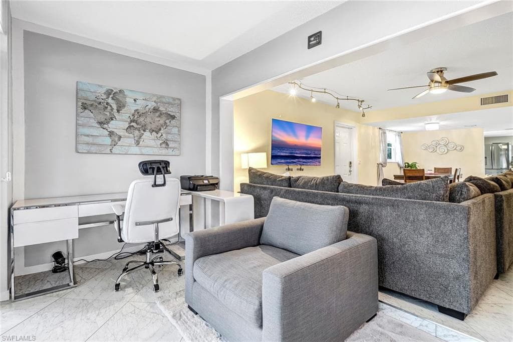185 Cypress WAY E A106-10