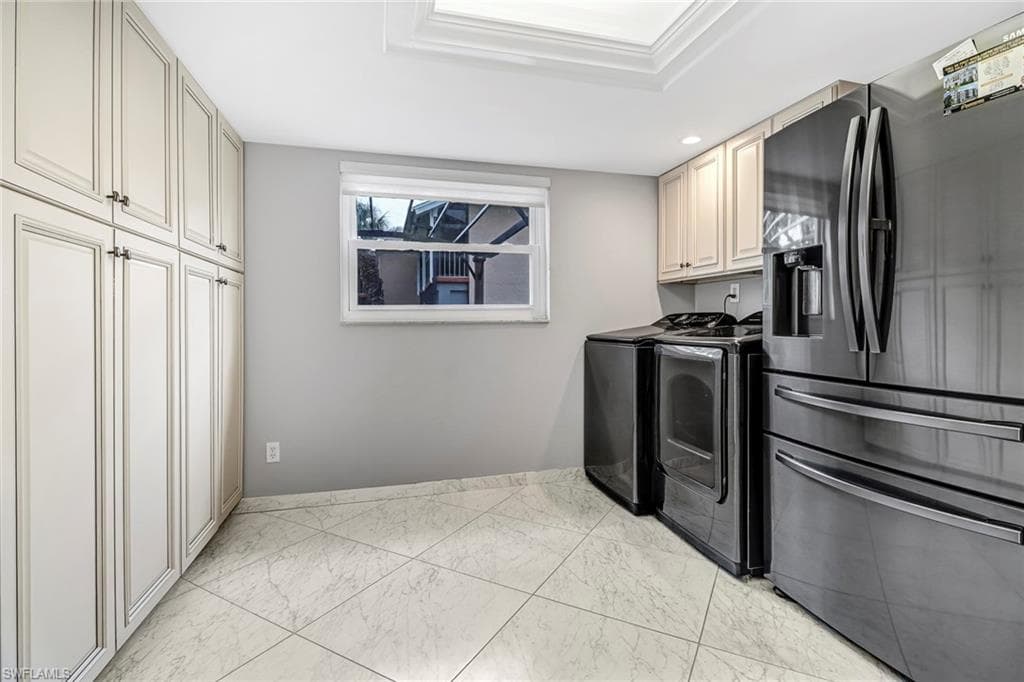 185 Cypress WAY E A106-20