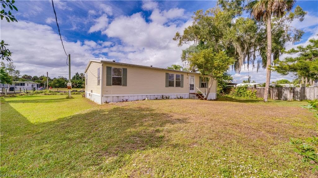 2253 Queen Anne DR, FORT MYERS FL 33905-27