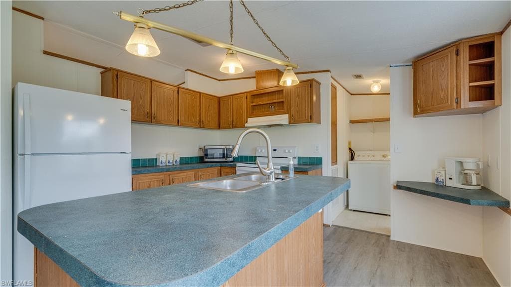 2253 Queen Anne DR, FORT MYERS FL 33905-7