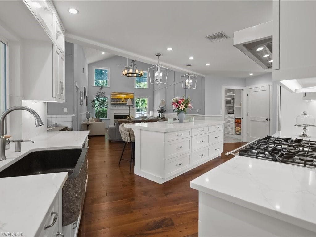 624 Ridge DR-16