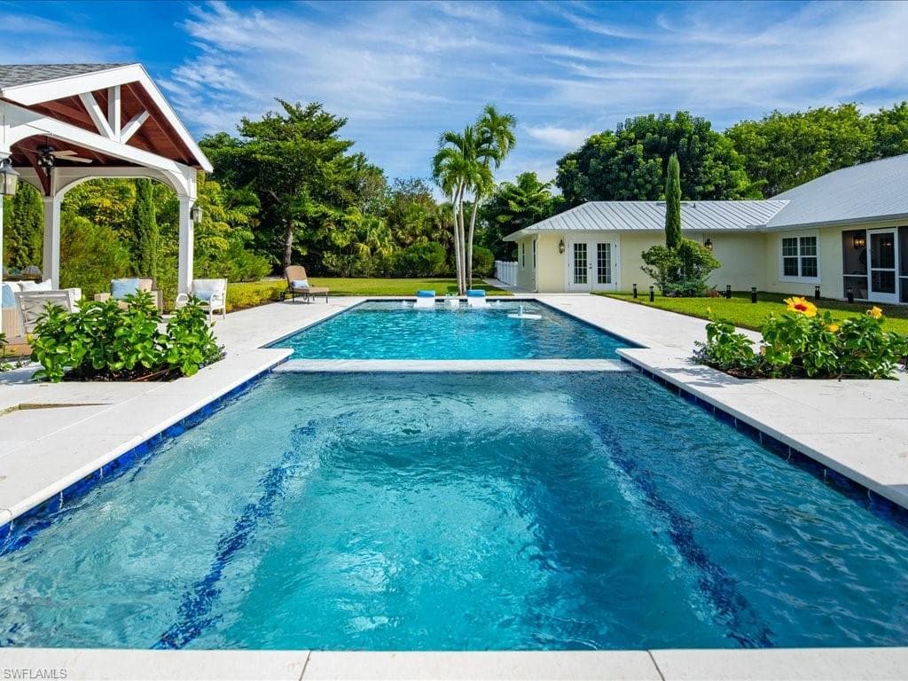624 Ridge DR-42