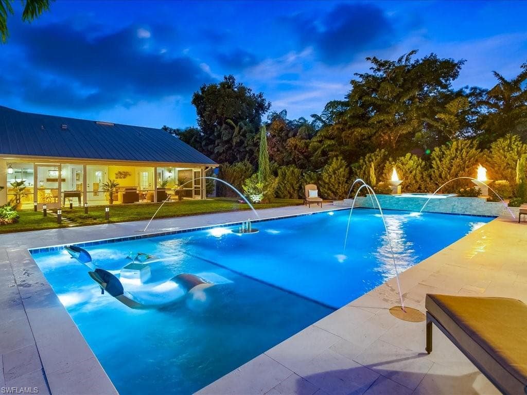 624 Ridge DR-6