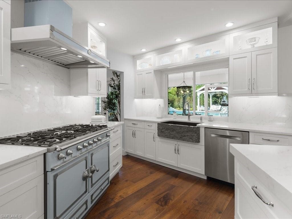 624 Ridge DR-14