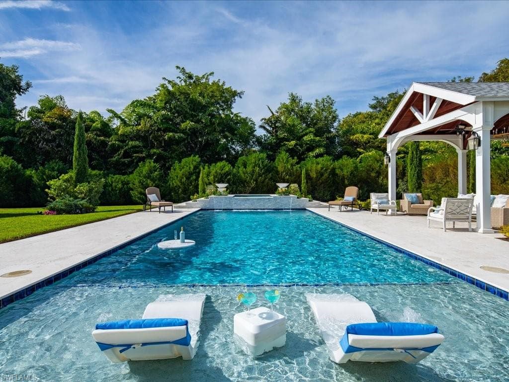 624 Ridge DR-43