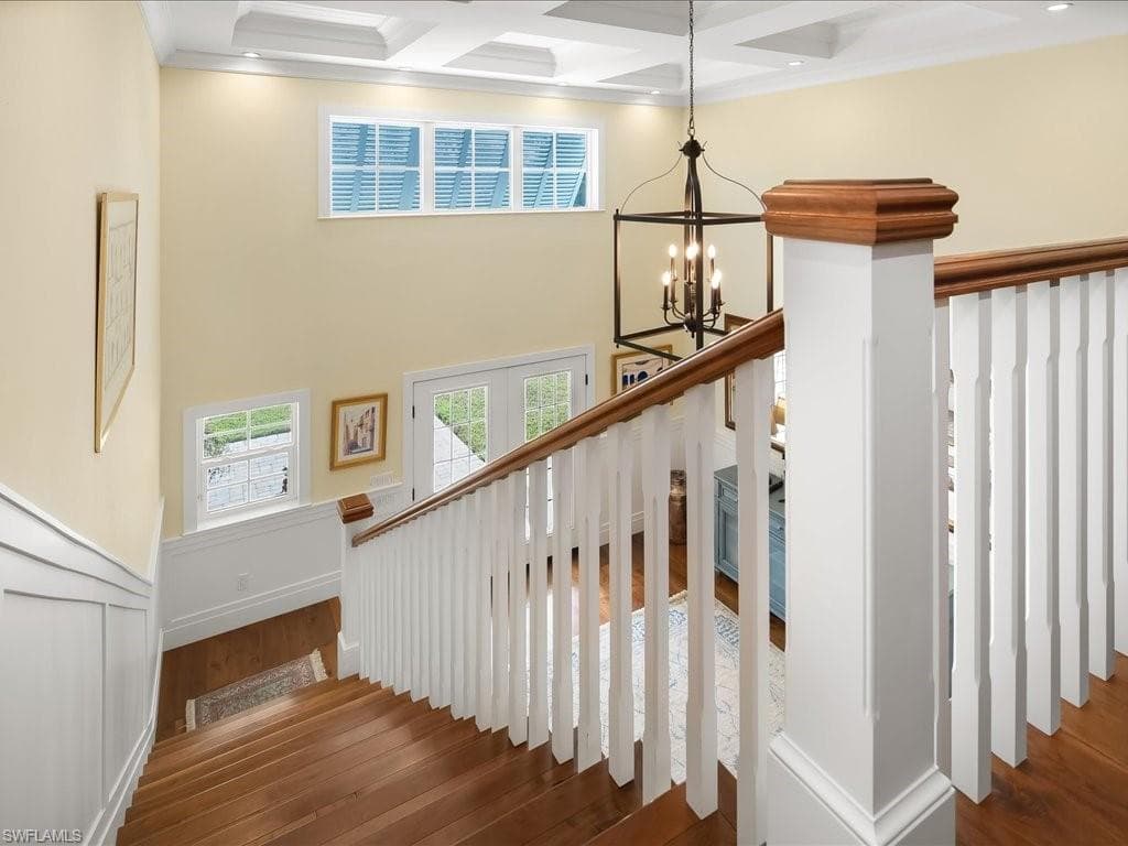 624 Ridge DR-34