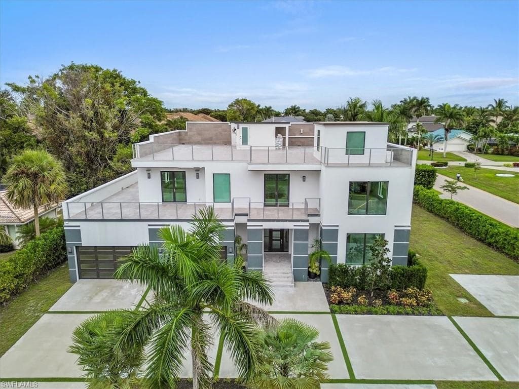 3800 Crayton RD, NAPLES FL 34103-1