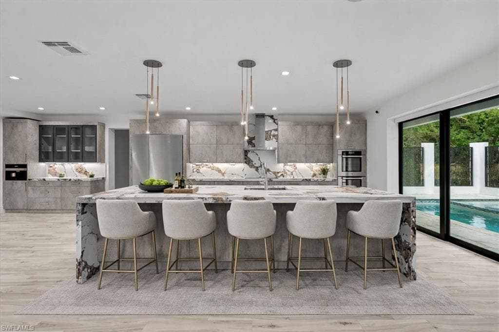 3800 Crayton RD, NAPLES FL 34103-5