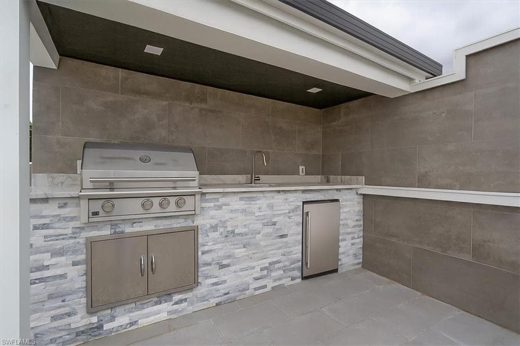 3800 Crayton RD, NAPLES FL 34103-41