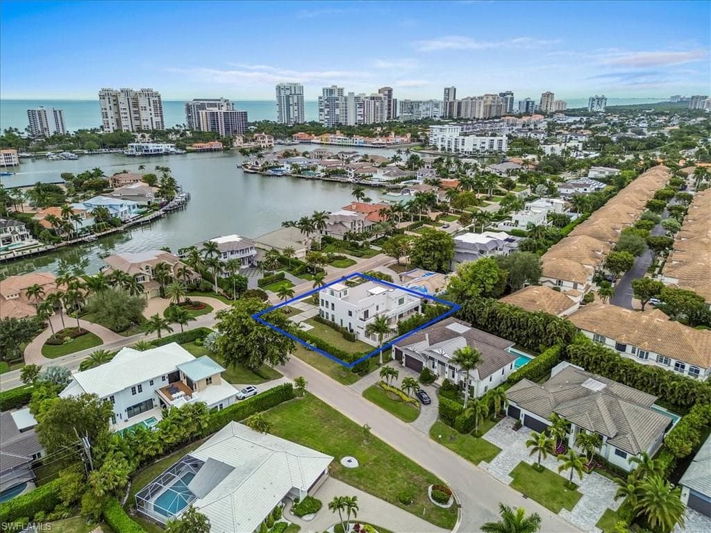 3800 Crayton RD, NAPLES FL 34103-2