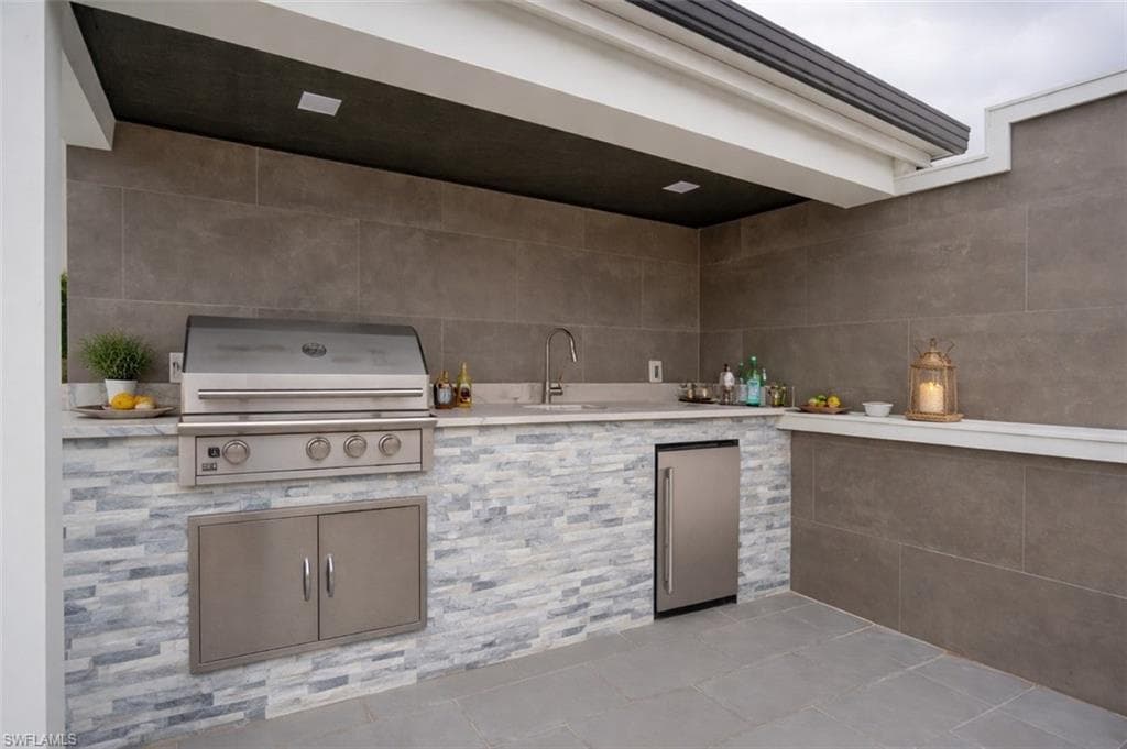 3800 Crayton RD, NAPLES FL 34103-19