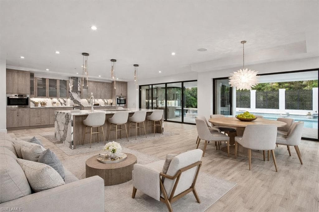 3800 Crayton RD, NAPLES FL 34103-8