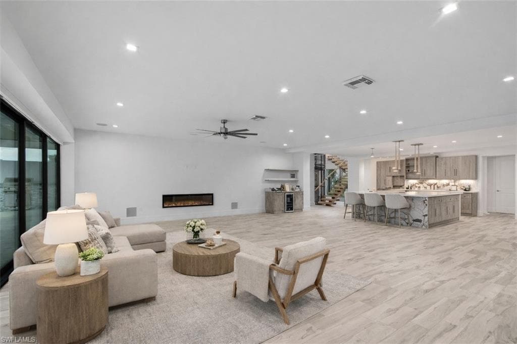 3800 Crayton RD, NAPLES FL 34103-9
