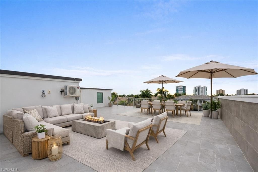 3800 Crayton RD, NAPLES FL 34103-17