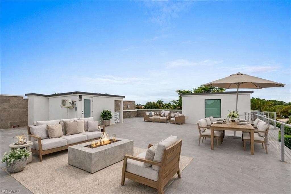 3800 Crayton RD, NAPLES FL 34103-18