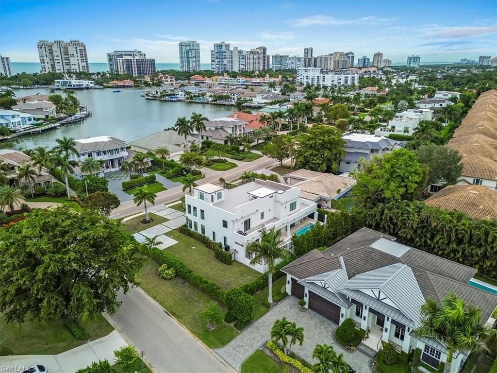 3800 Crayton RD, NAPLES FL 34103-3