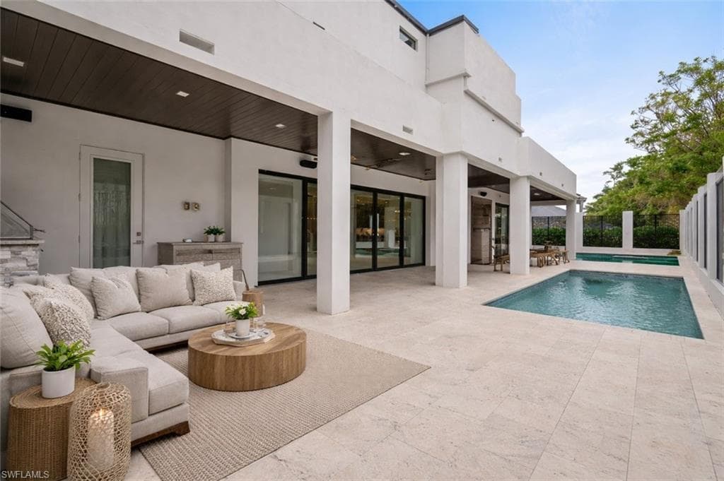 3800 Crayton RD, NAPLES FL 34103-20