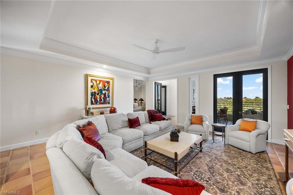 828 Hideaway CIR E 4-434-8