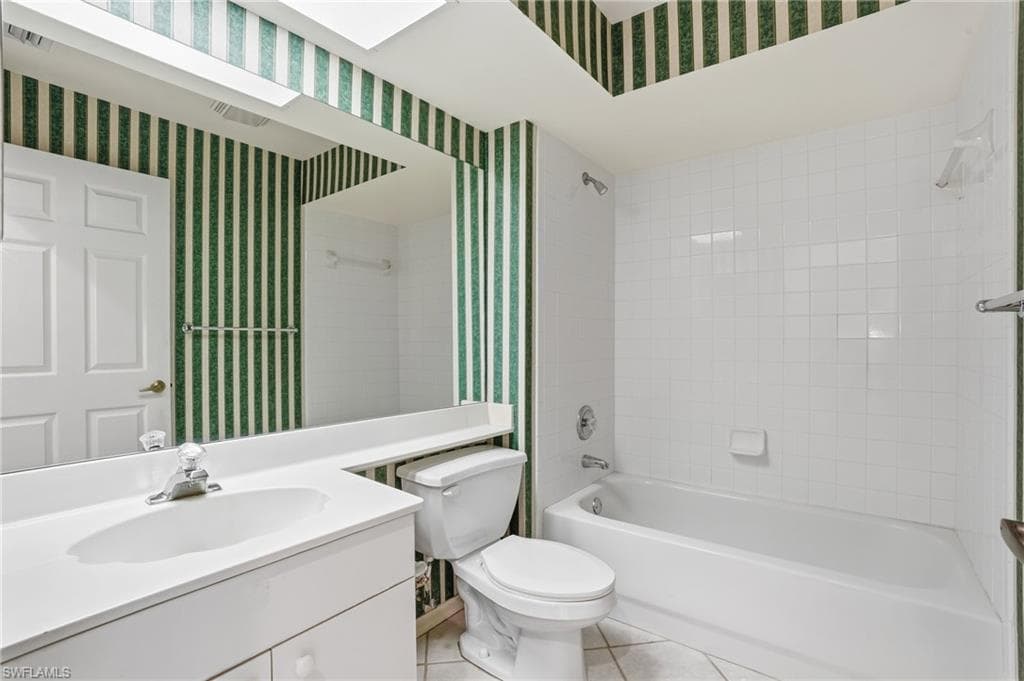 1032 Manor Lake DR # D204, NAPLES FL 34110-14