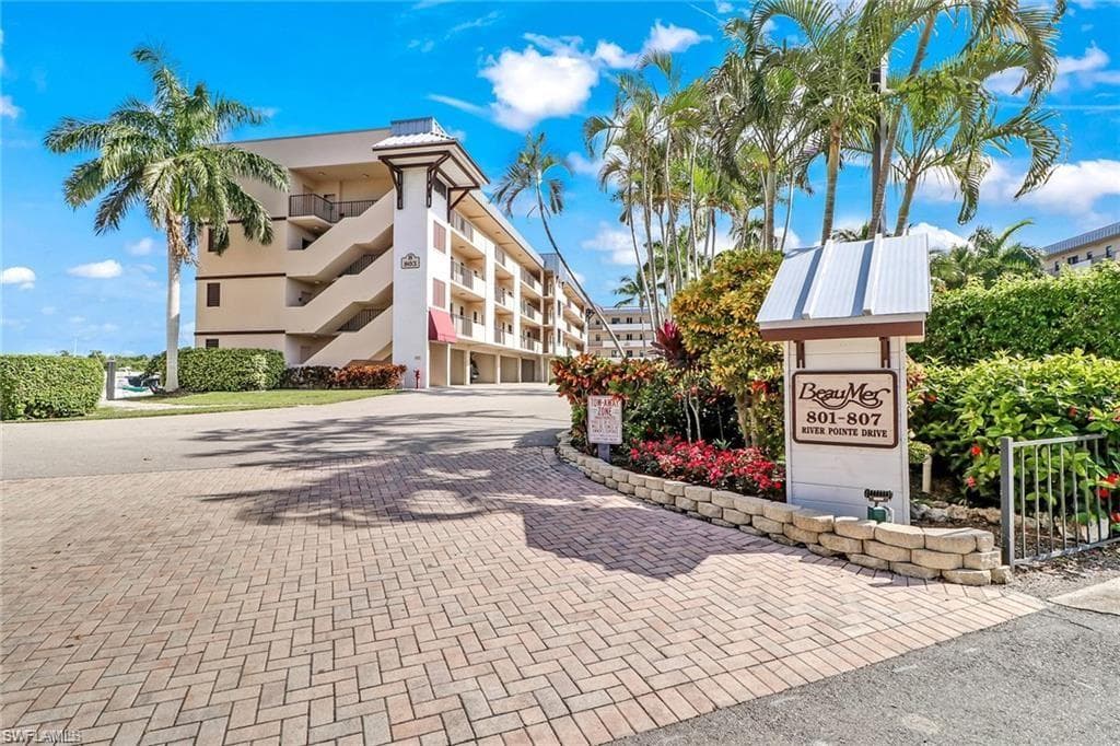 807 River Point DR # 304D, NAPLES FL 34102-1