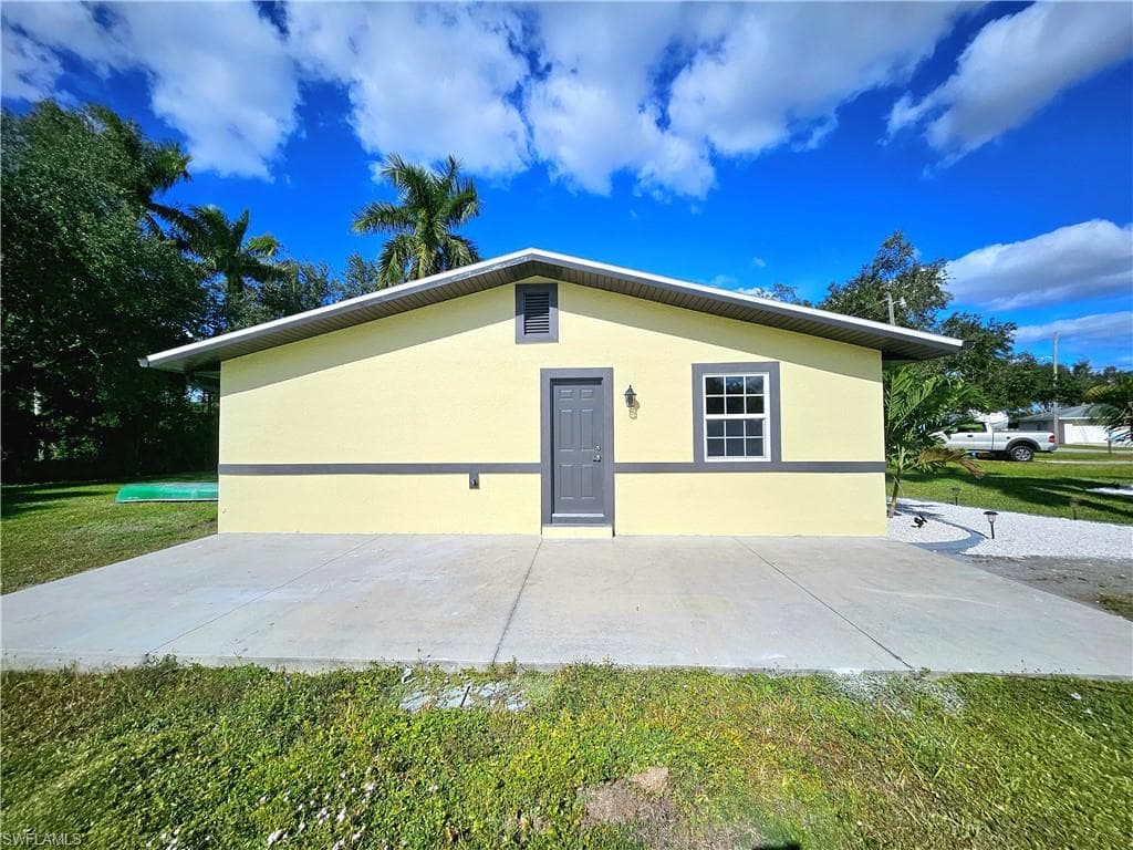 137 Dow LN, NORTH FORT MYERS FL 33917-31