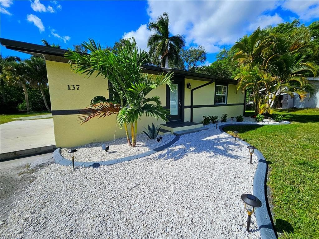 137 Dow LN, NORTH FORT MYERS FL 33917-32