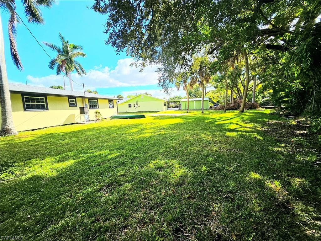 137 Dow LN, NORTH FORT MYERS FL 33917-47