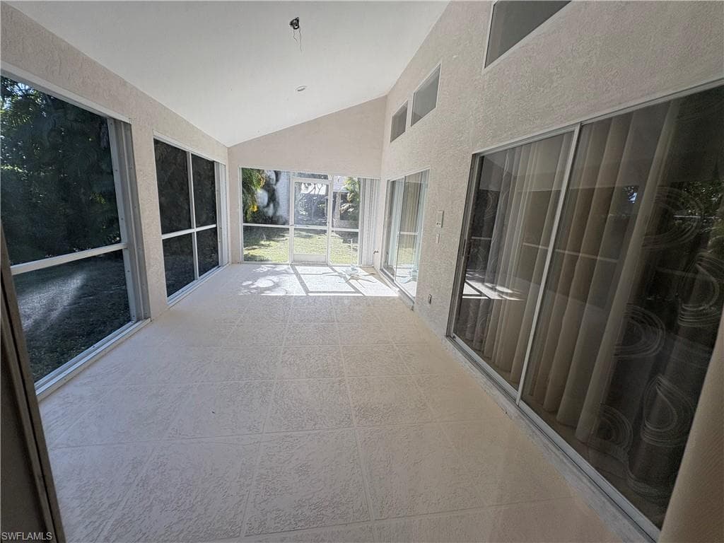 804 Bluebird ST, NAPLES FL 34104-17