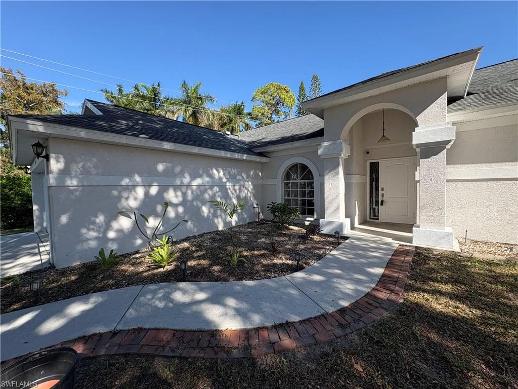 804 Bluebird ST, NAPLES FL 34104-34