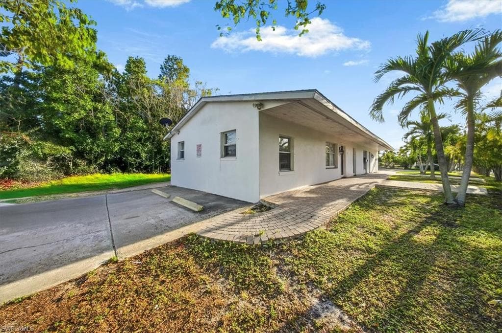 2463 Washington AVE, NAPLES FL 34112-1