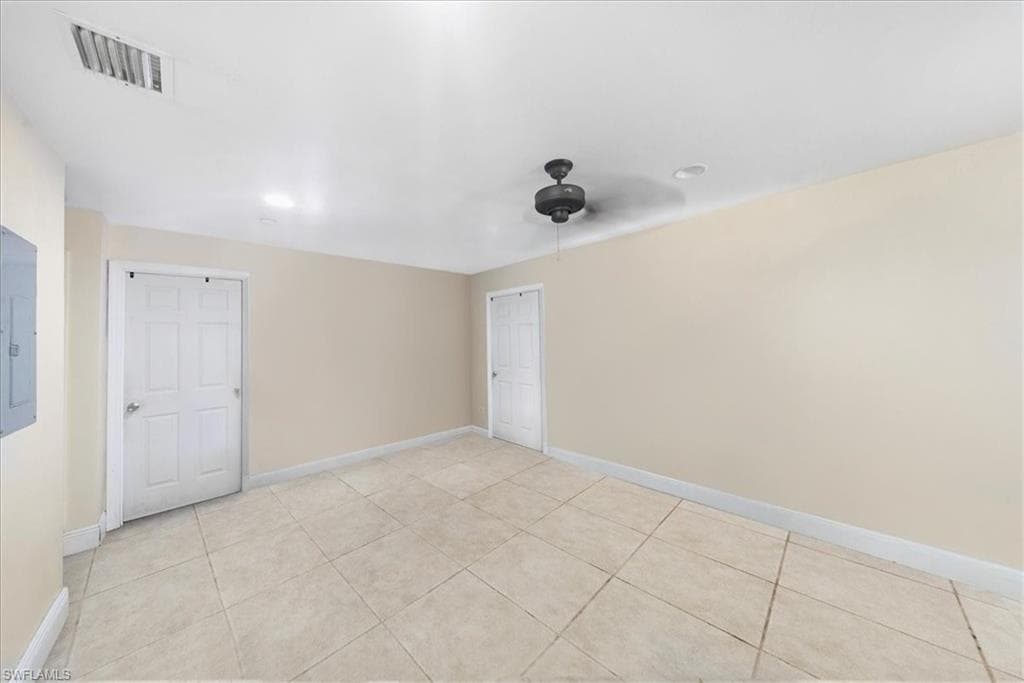 2463 Washington AVE, NAPLES FL 34112-12