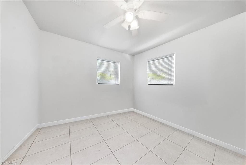 2463 Washington AVE, NAPLES FL 34112-11