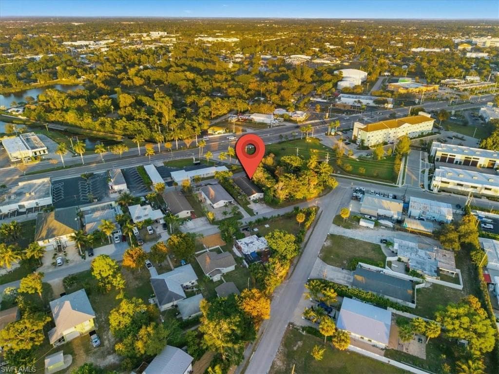 2463 Washington AVE, NAPLES FL 34112-2