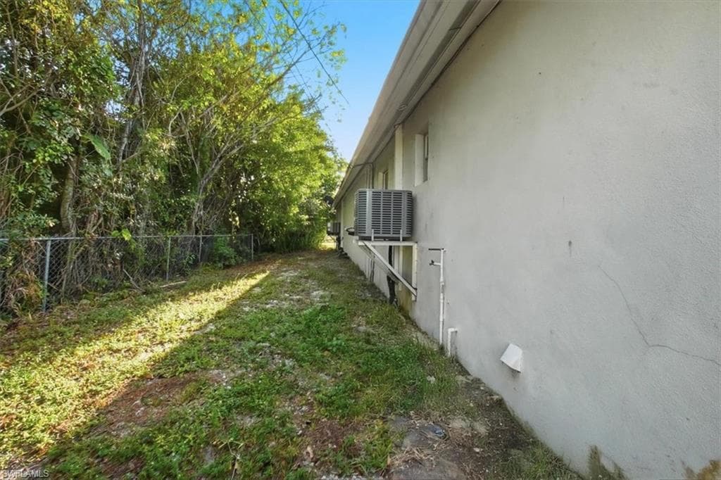 2463 Washington AVE, NAPLES FL 34112-35