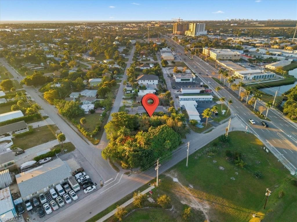 2463 Washington AVE, NAPLES FL 34112-4