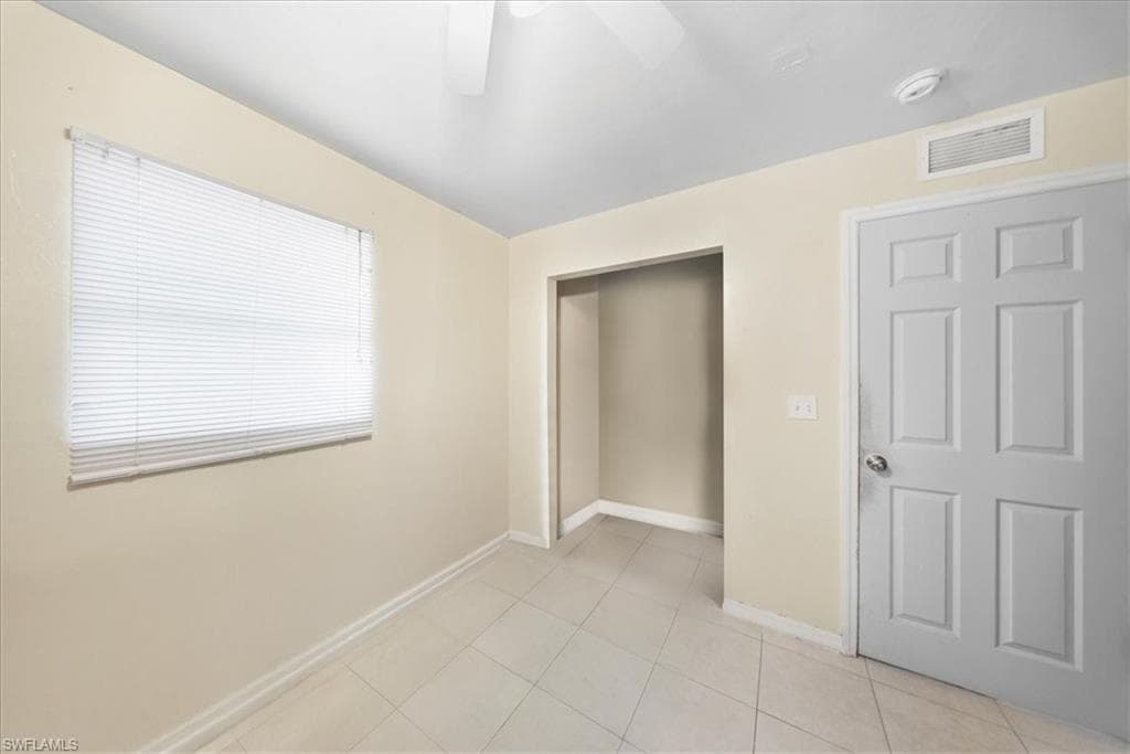 2463 Washington AVE, NAPLES FL 34112-19