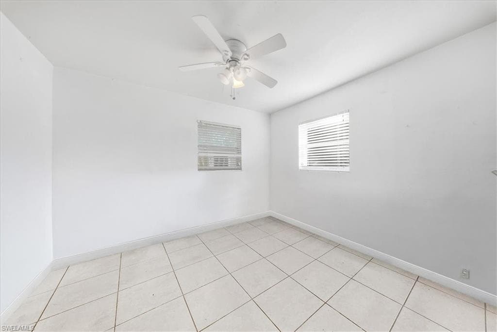 2463 Washington AVE, NAPLES FL 34112-33