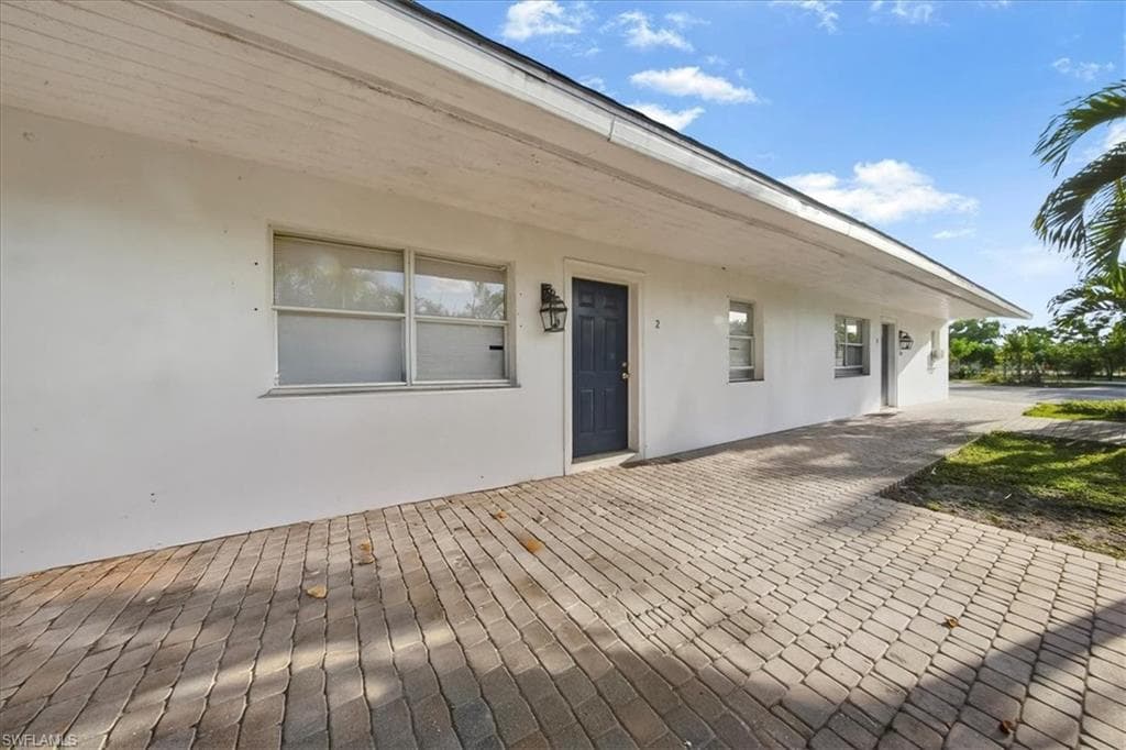 2463 Washington AVE, NAPLES FL 34112-37