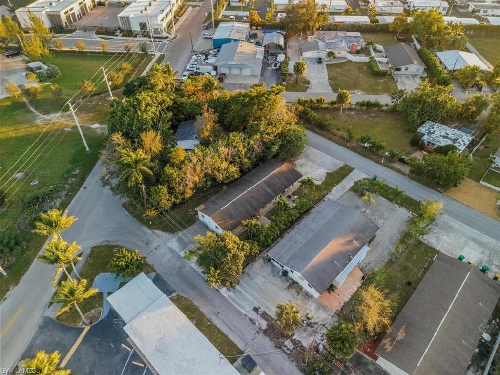 2463 Washington AVE, NAPLES FL 34112-9