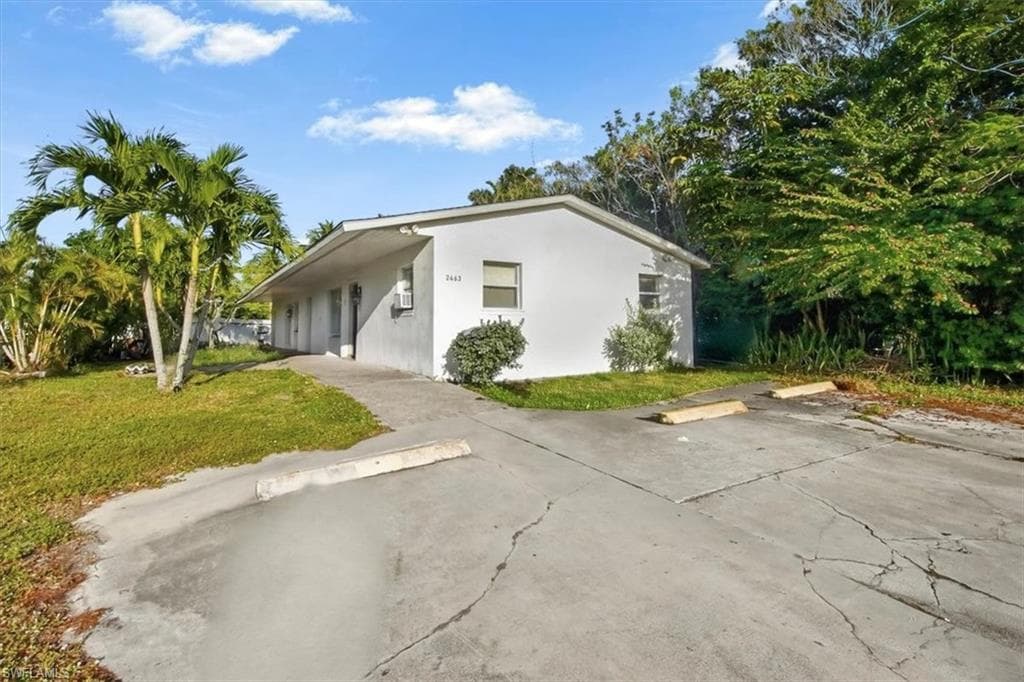 2463 Washington AVE, NAPLES FL 34112-36